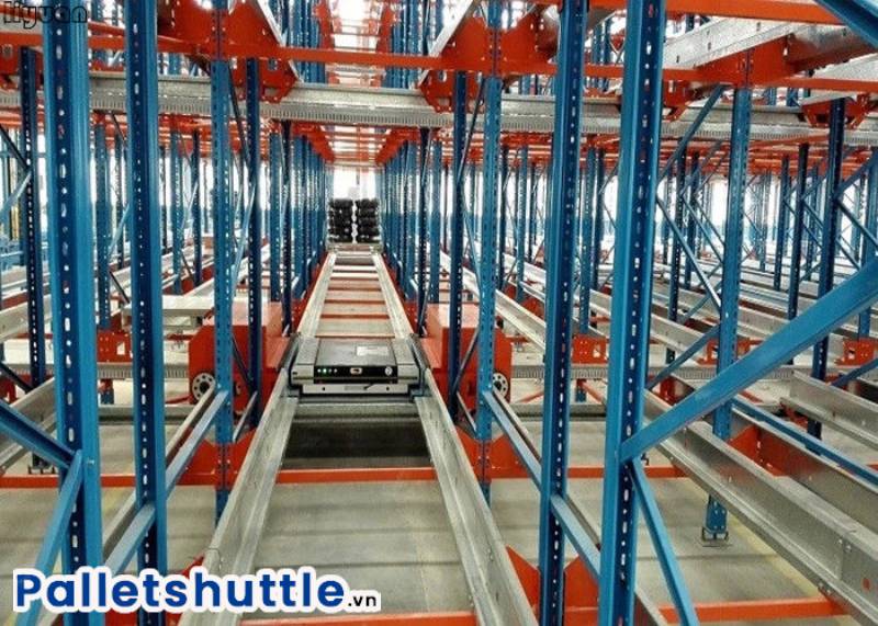Hệ thống robot pallet giúp tối ưu diện tích kho hàng