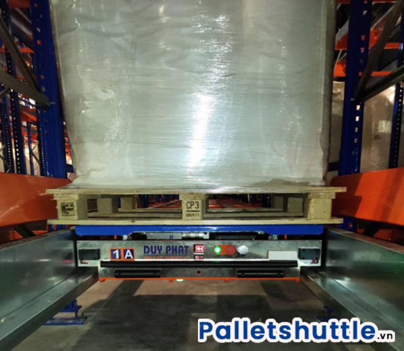 Kệ hàng hiện đại được dùng trong nhiều không gian