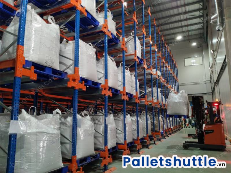 Kệ tự động mang kết cấu khá đơn giản