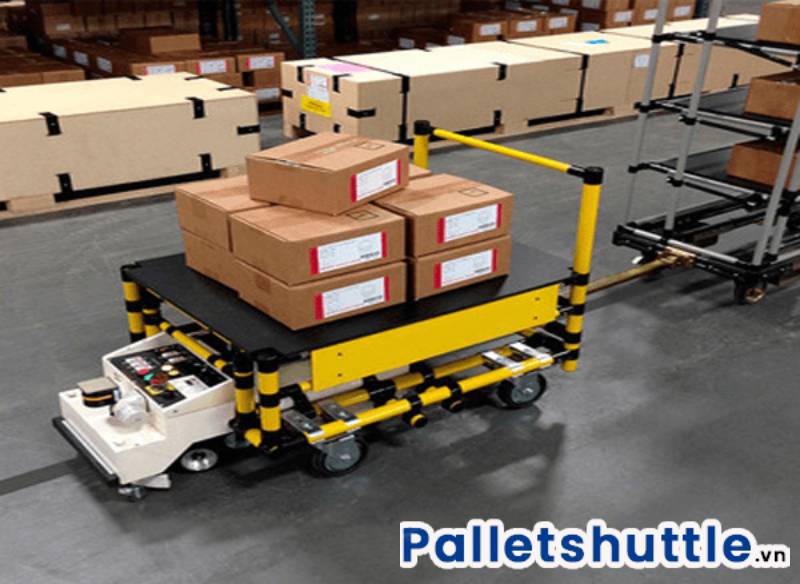 Robot tự hành trong kho hàng dạng kéo