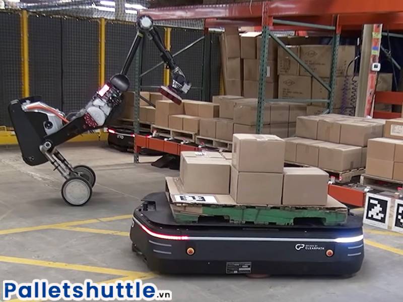 Sử dụng robot kho hàng giúp tiết kiệm chi phí lao động