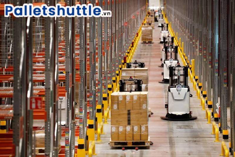 Sử dụng robot tự hành trong kho hàng giúp tiết kiệm nguồn nhân công